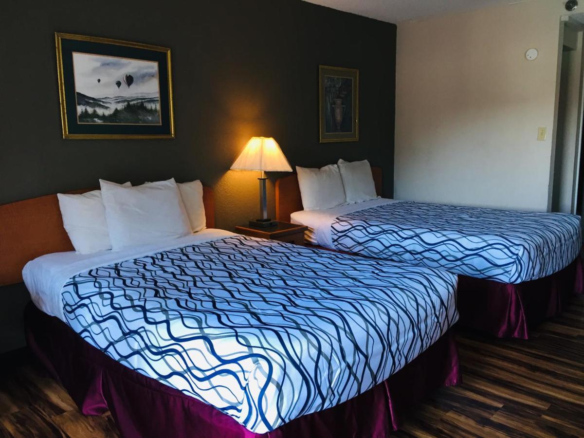 Bear Mount Inn & Suites بيدجن فورج المظهر الخارجي الصورة