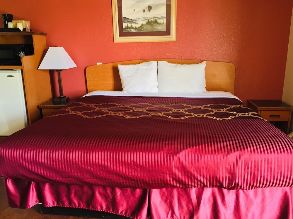 Bear Mount Inn & Suites بيدجن فورج المظهر الخارجي الصورة