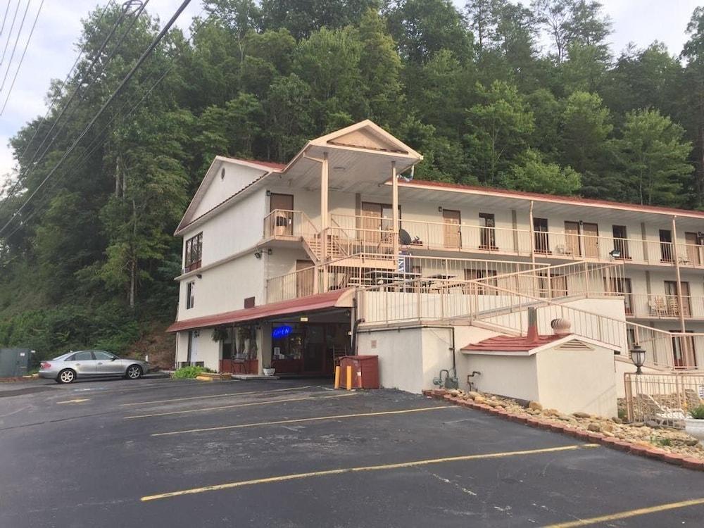 Bear Mount Inn & Suites بيدجن فورج المظهر الخارجي الصورة