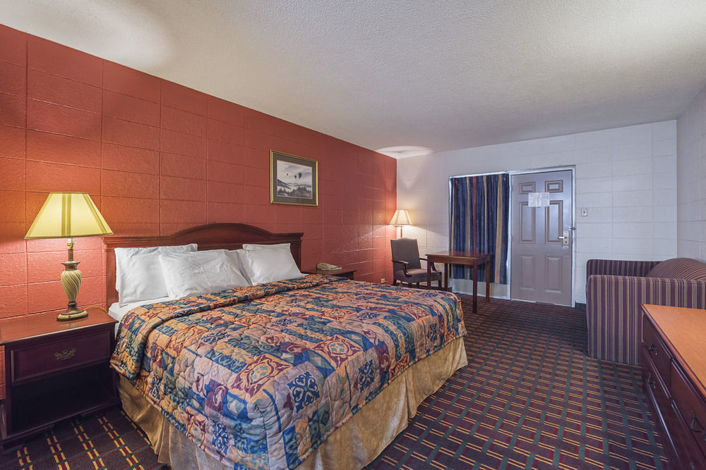 Bear Mount Inn & Suites بيدجن فورج المظهر الخارجي الصورة