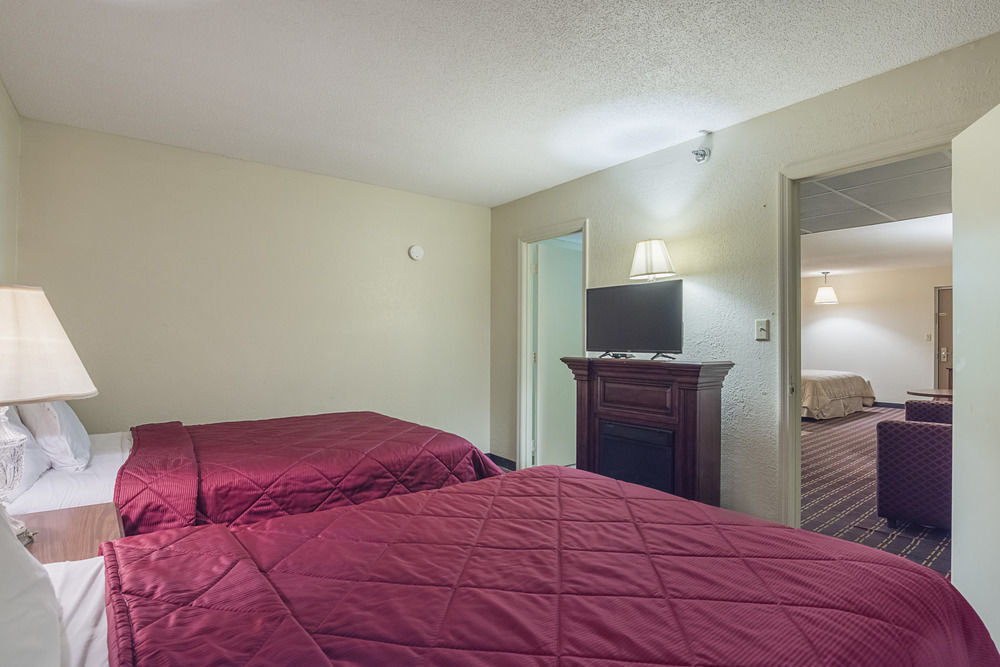 Bear Mount Inn & Suites بيدجن فورج المظهر الخارجي الصورة