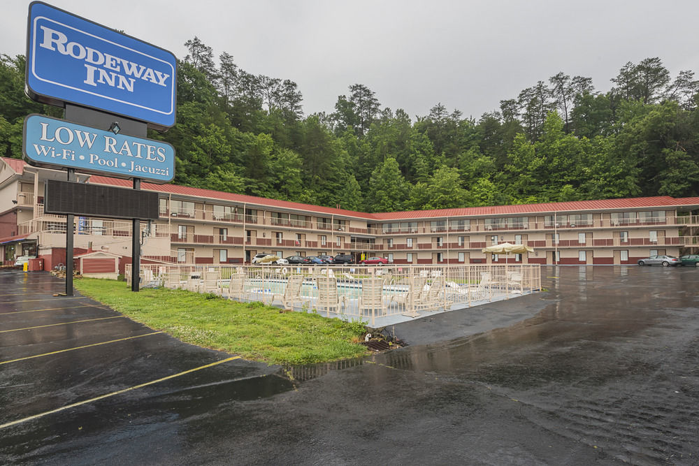 Bear Mount Inn & Suites بيدجن فورج المظهر الخارجي الصورة