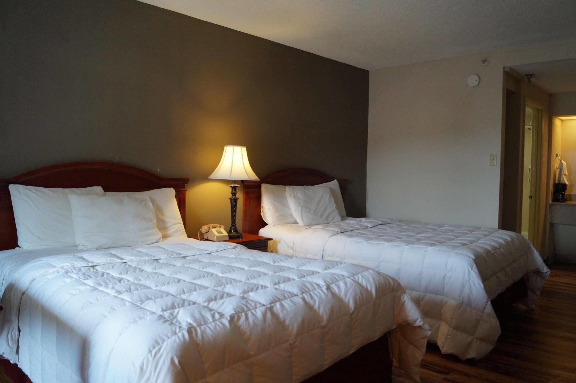 Bear Mount Inn & Suites بيدجن فورج المظهر الخارجي الصورة