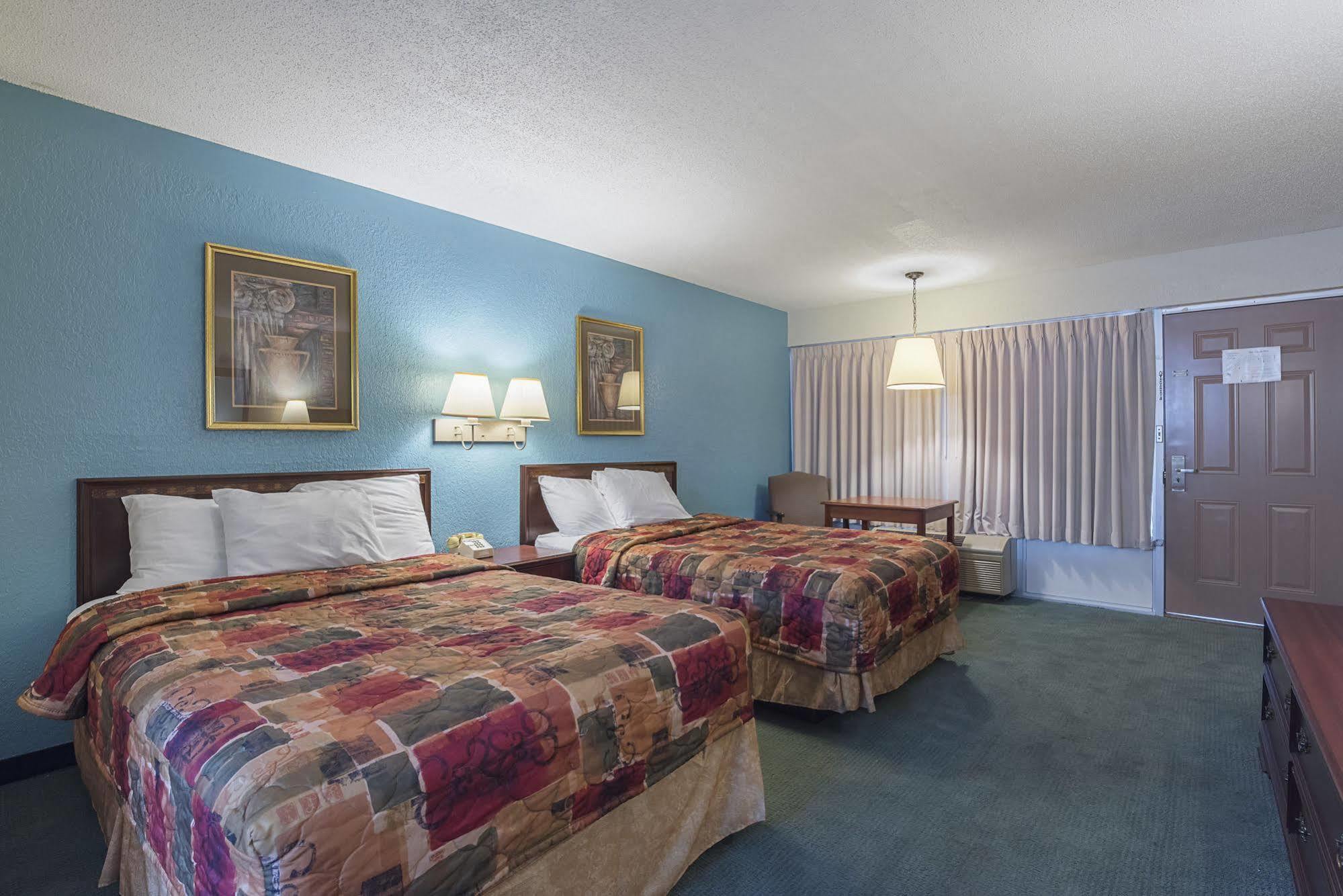 Bear Mount Inn & Suites بيدجن فورج المظهر الخارجي الصورة