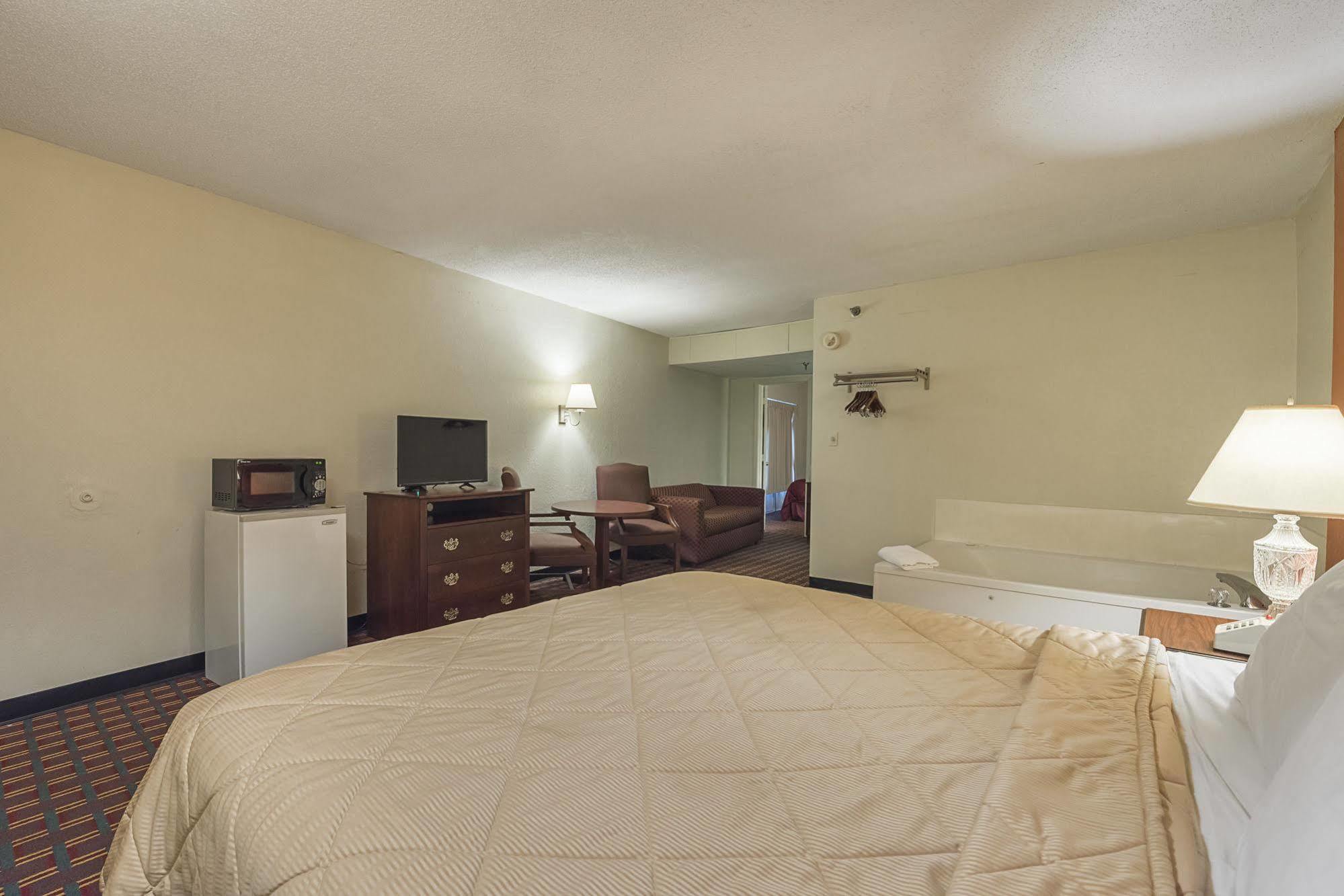 Bear Mount Inn & Suites بيدجن فورج المظهر الخارجي الصورة